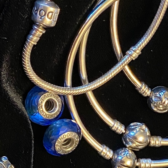PANDORA 26 DISCONTINUED RARE Pieces Charms, 4 Bracelets 22 Spacers Beads & MORE! - Picture 4 of 13